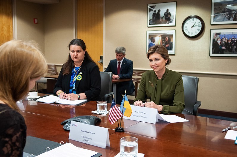 Образ дня: Елена Зеленская в платье Litkovska во время визита в Вашингтон