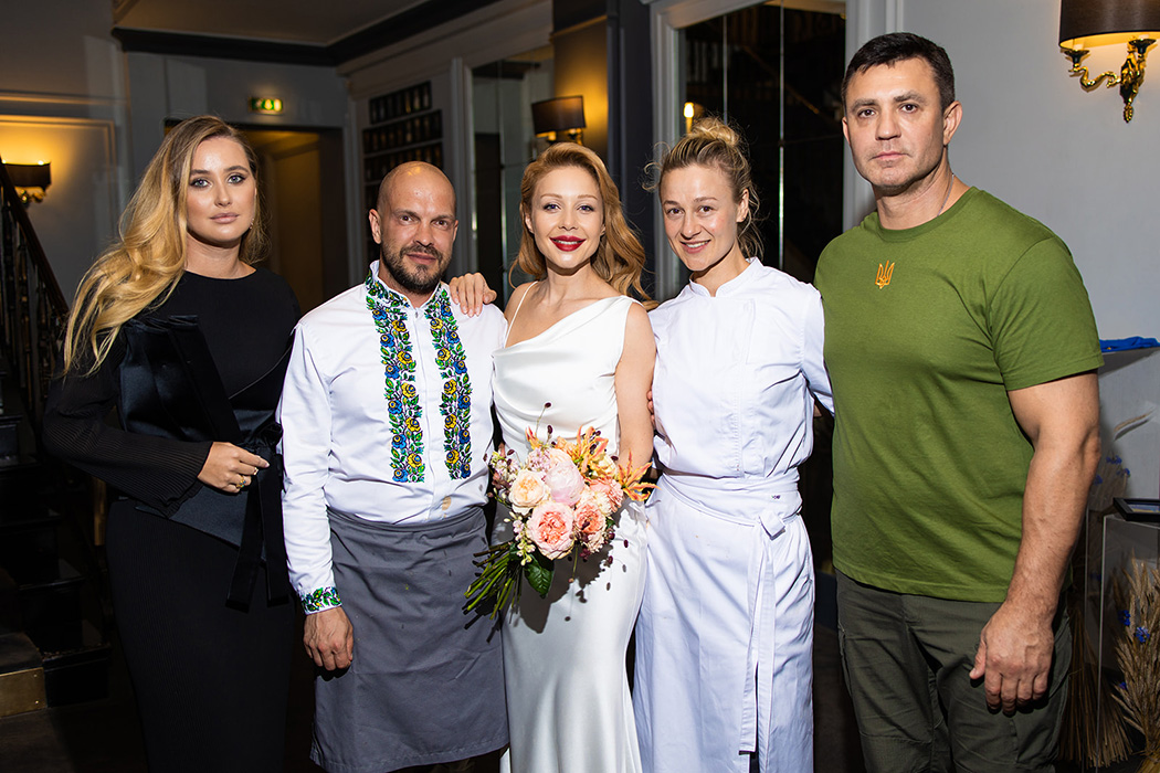 Тина Кароль, Санта Димопулос и другие гости благотворительного ужина в Париже, организованного Аллой Барановской