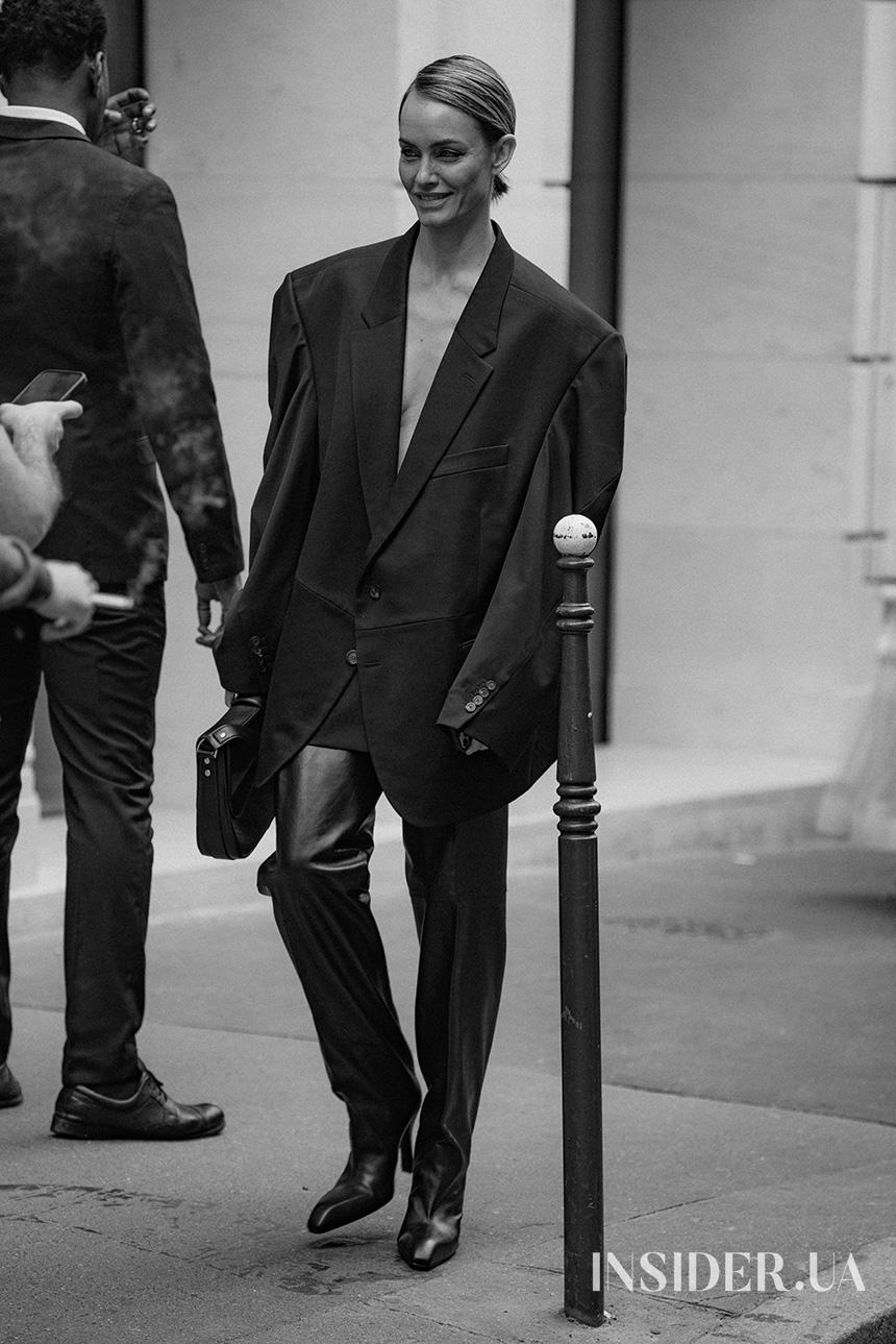 Зірковий стрітстайл із Парижа: Леоні Ханне, Вінні Гарлоу та інші гості Тижня високої моди