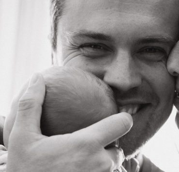 Пианист Евгений Хмара стал многодетным отцом: первые фото с малышом