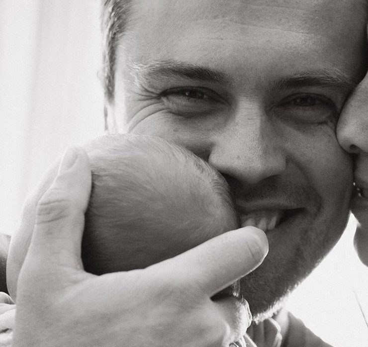 Піаніст Євген Хмара став багатодітним батьком: перші фото з малюком