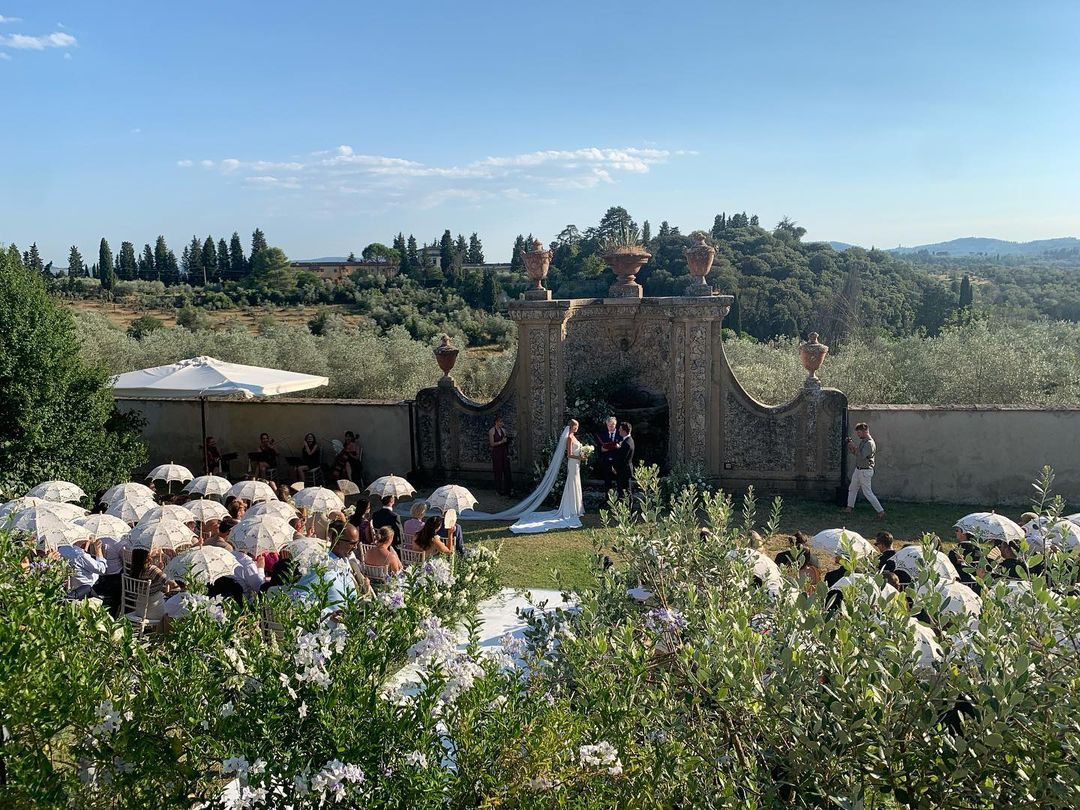Модель Дафна Гроенвельд вышла замуж, устроив свадьбу на вилле во Флоренции