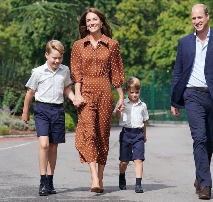 Кадр дня: Кейт Миддлтон и принц Уильям отвели детей в школу