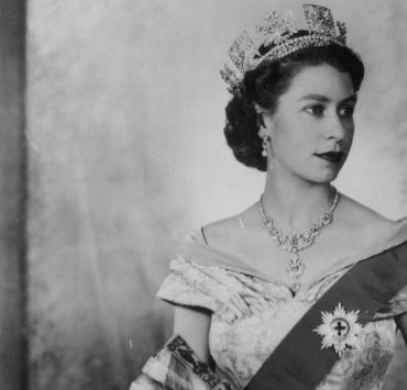 «Конец эпохи»: королеву Елизавету II вспоминают селебрити и политики во всем мире