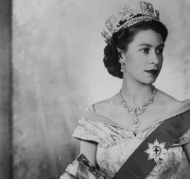 «Кінець епохи»: королеву Єлизавету II згадують селебриті і політики у всьому світі