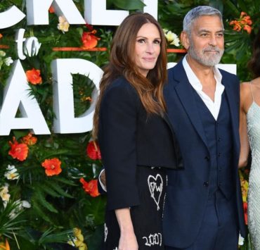 Джулия Робертс, Джордж и Амаль Клуни на премьере фильма «Билет в рай»