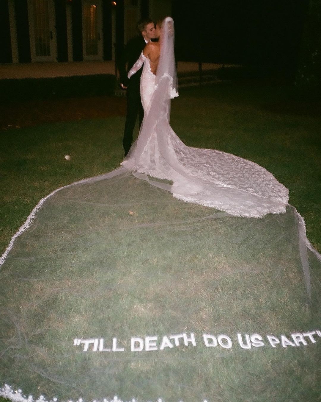 «Кохання всього мого життя»: Хейлі і Джастін Бібер відзначають четверту річницю весілля