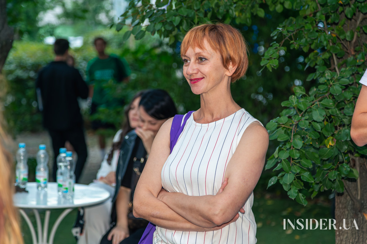 Стихи для победы: Наталья Денисенко провела благотворительный вечер поэзии