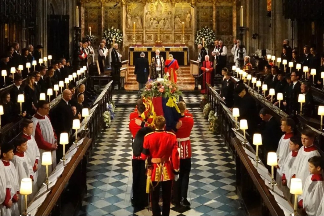 Пять особых моментов на похоронах королевы Елизаветы II, которые навсегда войдут в историю