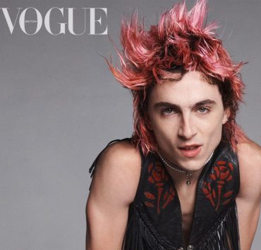 Игра с гендером: Тимоти Шаламе стал первым мужчиной на обложке Vogue UK