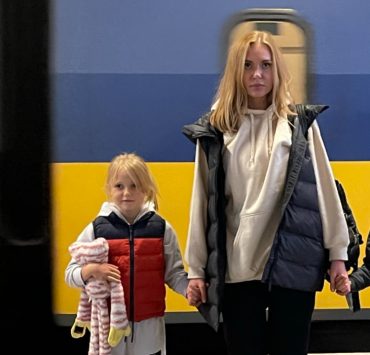 Слава Каминская выпустила клип на песню «Додому», где снялись ее дети