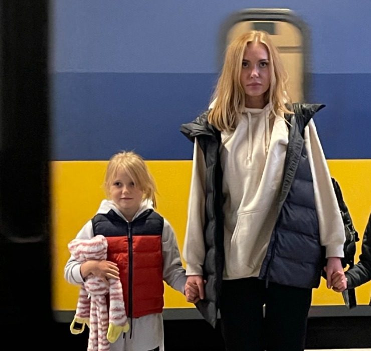 Слава Каминская выпустила клип на песню «Додому», где снялись ее дети