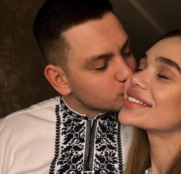 «Официально Тарнавская»: блогер Саша Бо вышла замуж