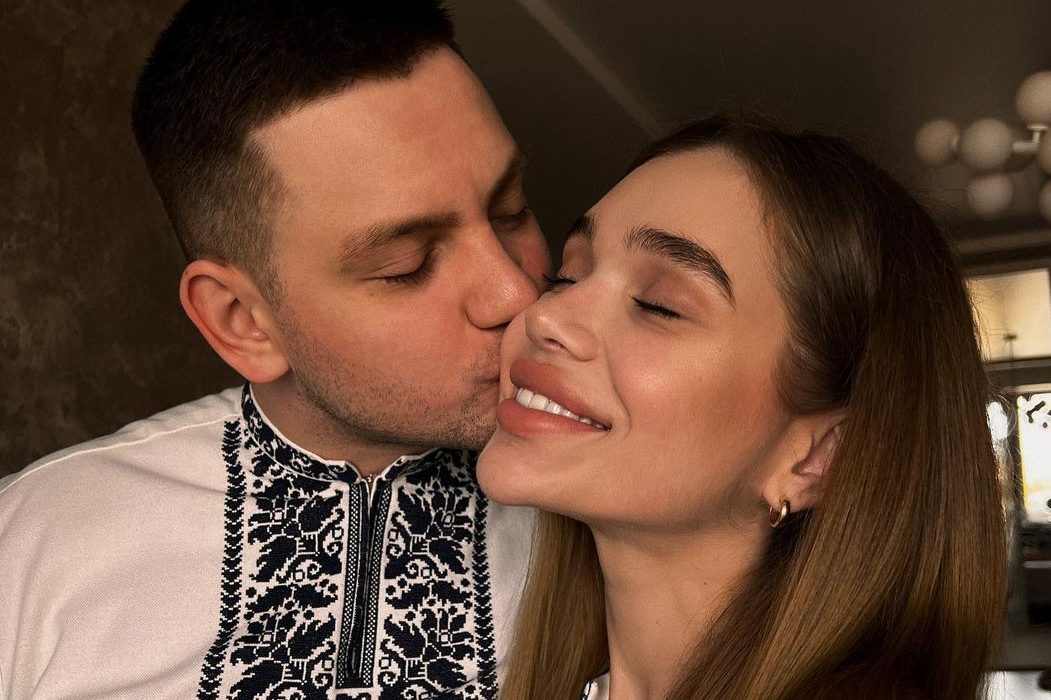 «Официально Тарнавская»: блогер Саша Бо вышла замуж