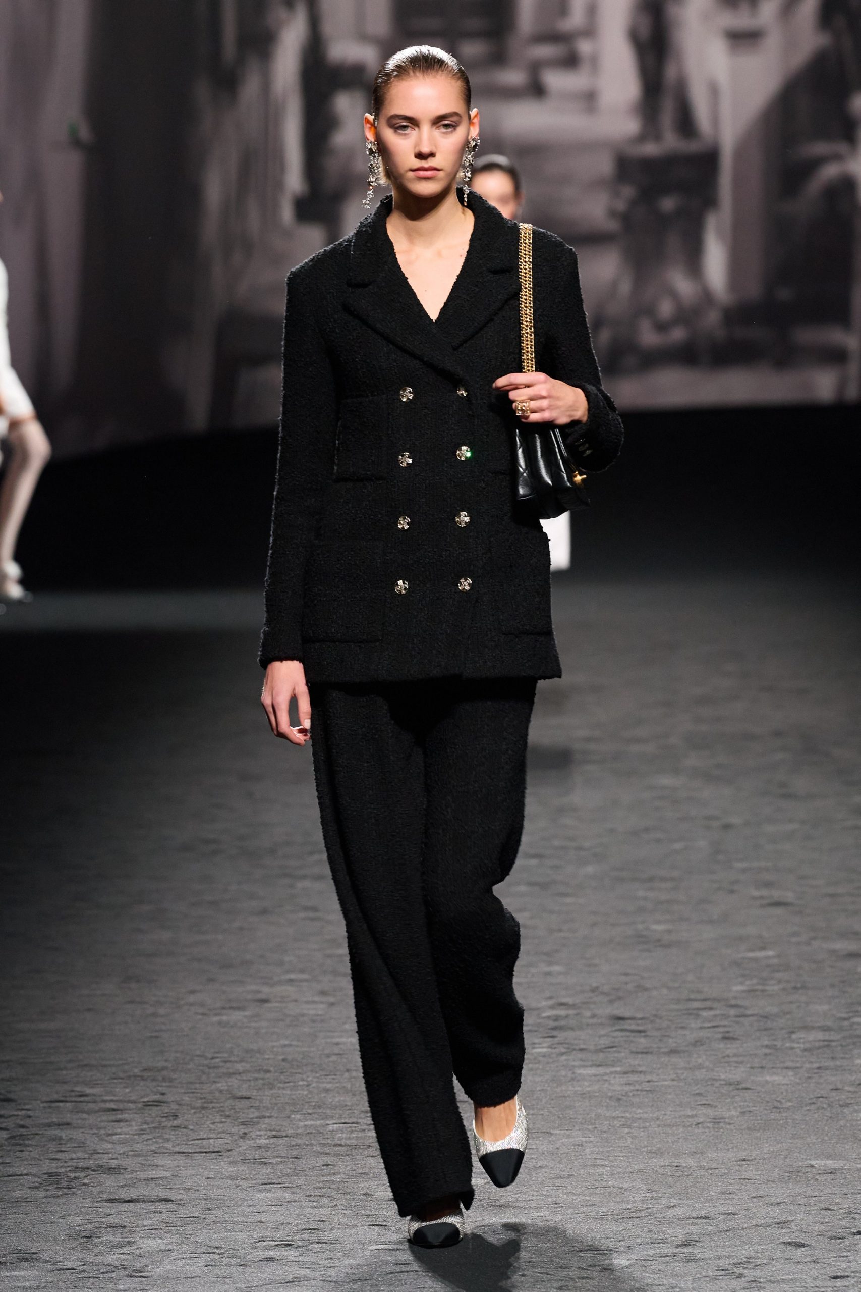 Кристен Стюарт стала лицом весенней коллекции Chanel