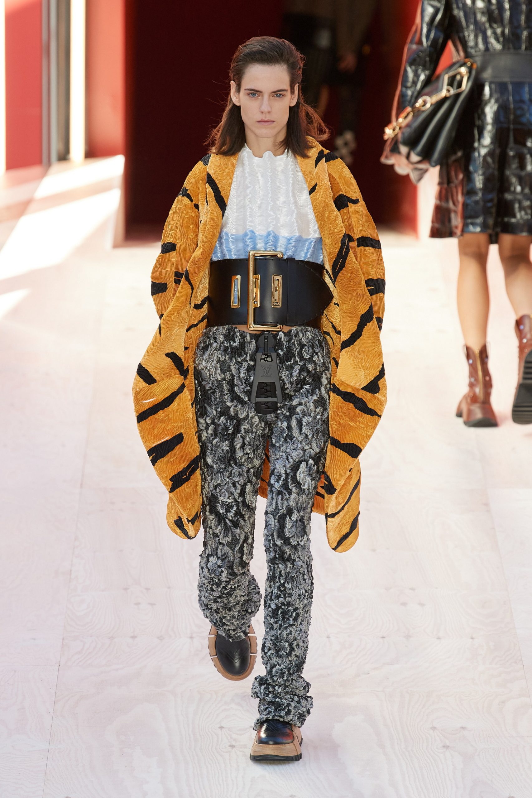 Весняна колекція Louis Vuitton доводить, що надмірність та декаданс у моді