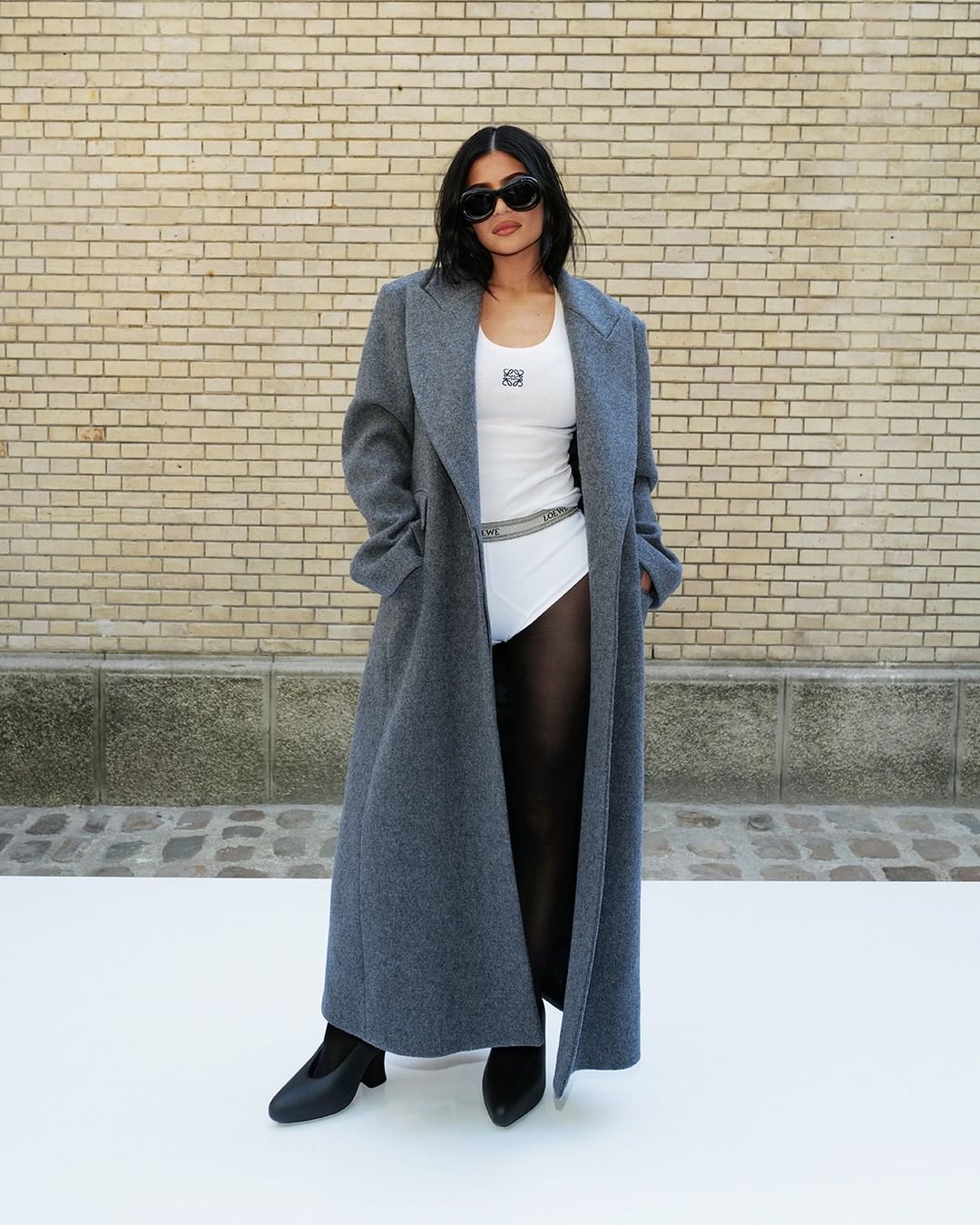 Нечего скрывать: Кайли Дженнер в нижнем белье на Неделе моды в Париже