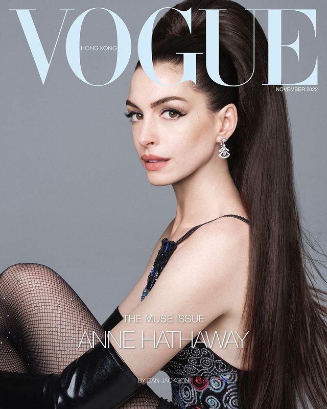 Яскраве хутро та прикраси BVLGARI: Енн Гетевей стала зіркою нового номера Vogue Hong Kong