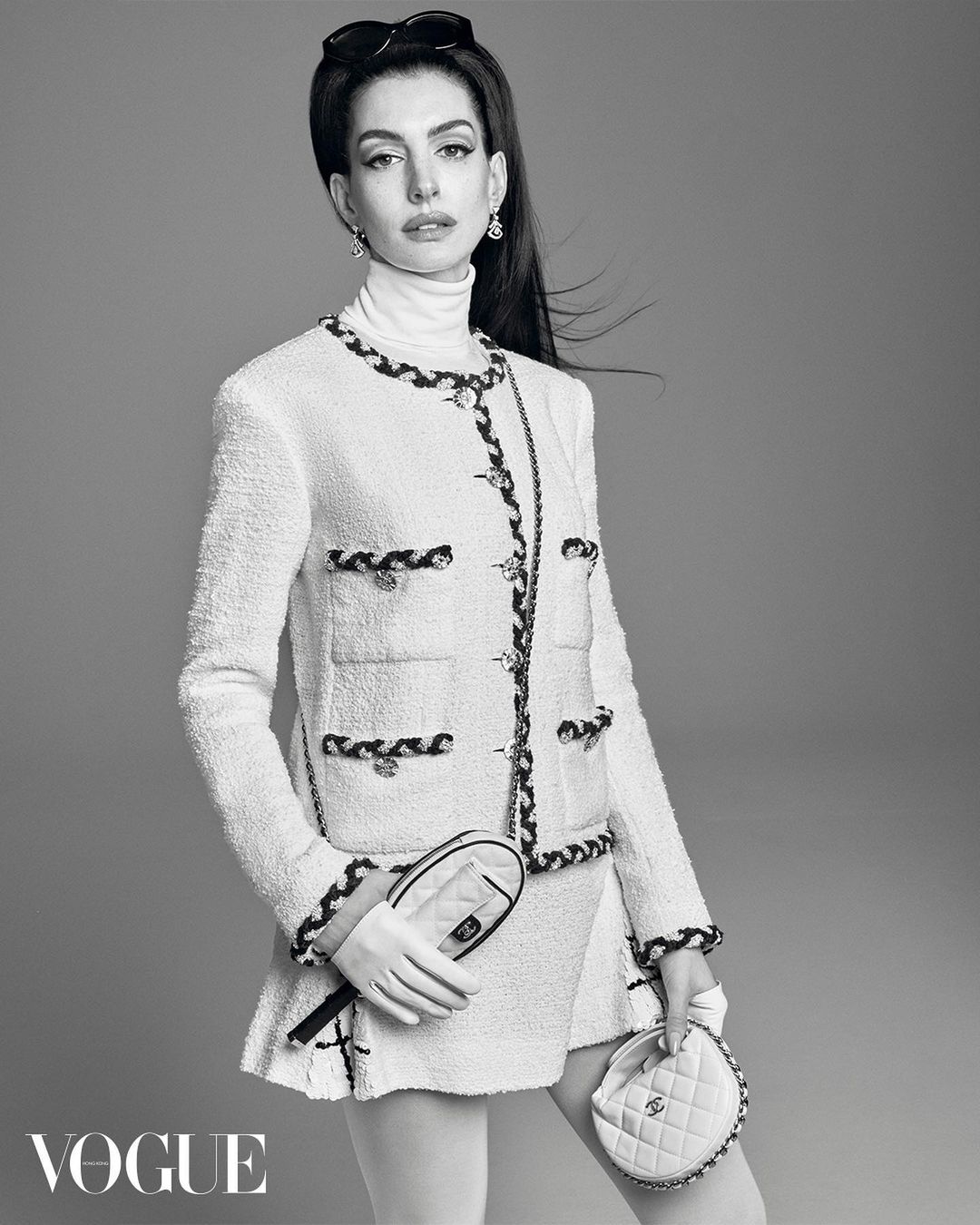 Яскраве хутро та прикраси BVLGARI: Енн Гетевей стала зіркою нового номера Vogue Hong Kong