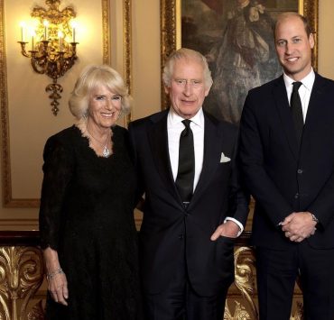 Букінгемський палац показав нову світлину королівської родини