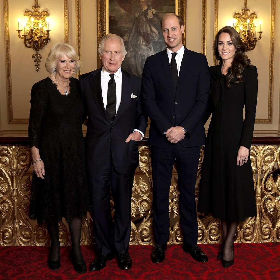 Букінгемський палац показав нову світлину королівської родини