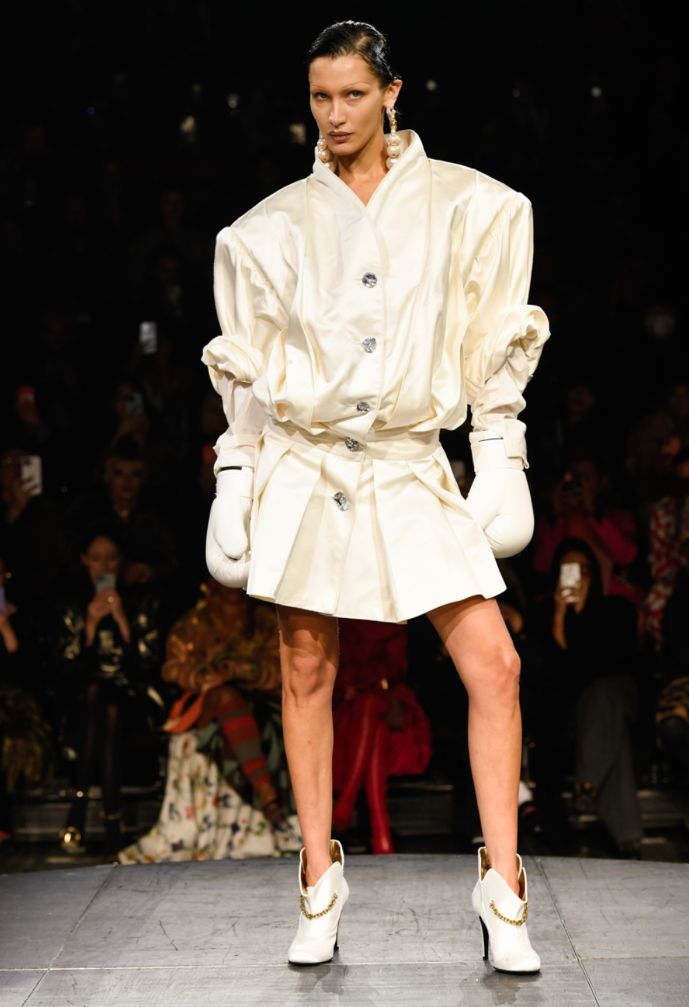 Головні подіумні образи Белли Хадід на Тижні моди в Парижі