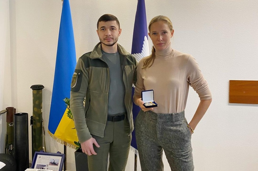 «Ми не здамося»: Катя Осадча отримала нагороду від Нацполіції