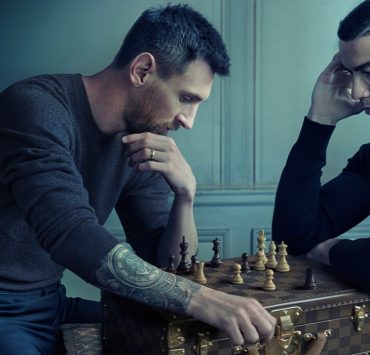 Кріштіану Роналду та Ліонель Мессі грають у шахи в рекламі Louis Vuitton