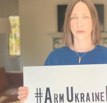 Сигнал тривоги і заклик до протестів: Віра Фарміга знову підтримала українців