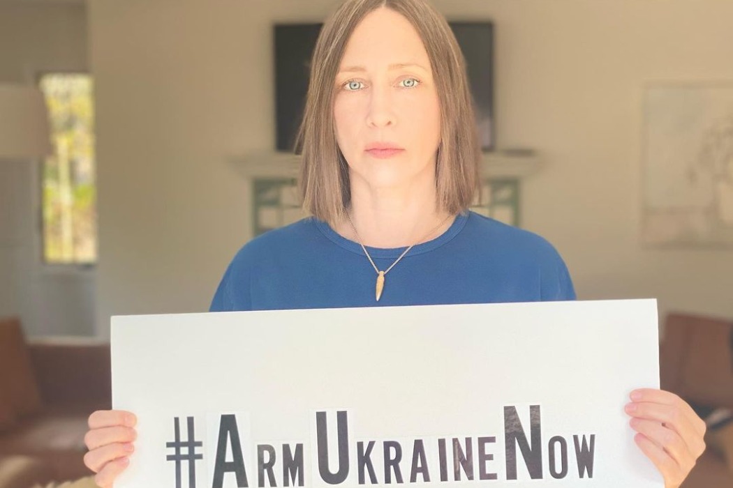 Сигнал тревоги и призыв к протестам: Вера Фармига вновь поддержала украинцев
