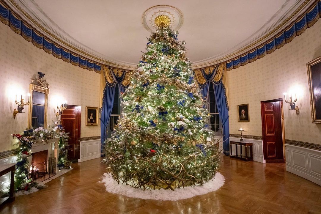 Як Джилл Байден прикрасила Білий дім до Різдва