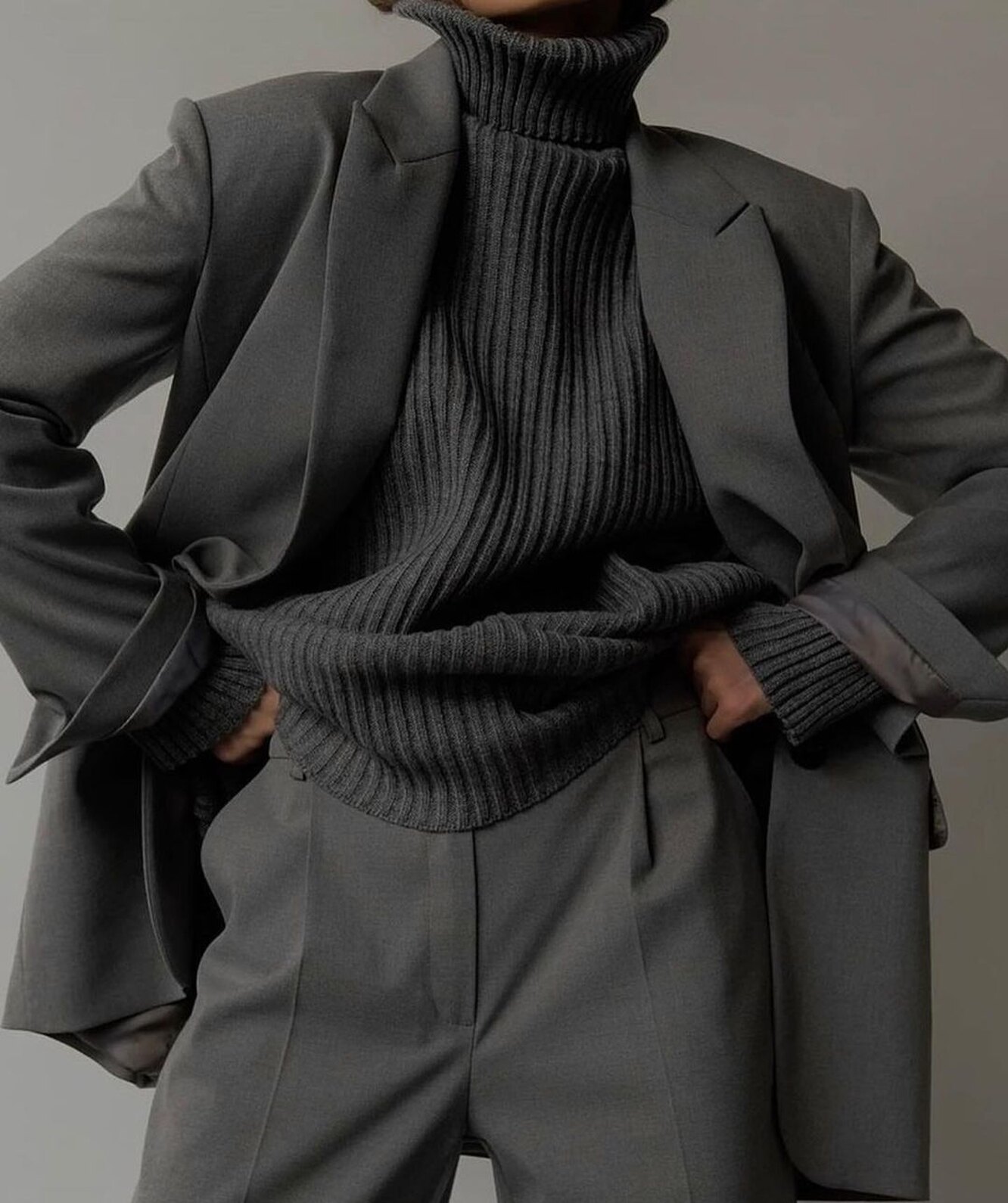 3 модні способи ненудно носити сірий