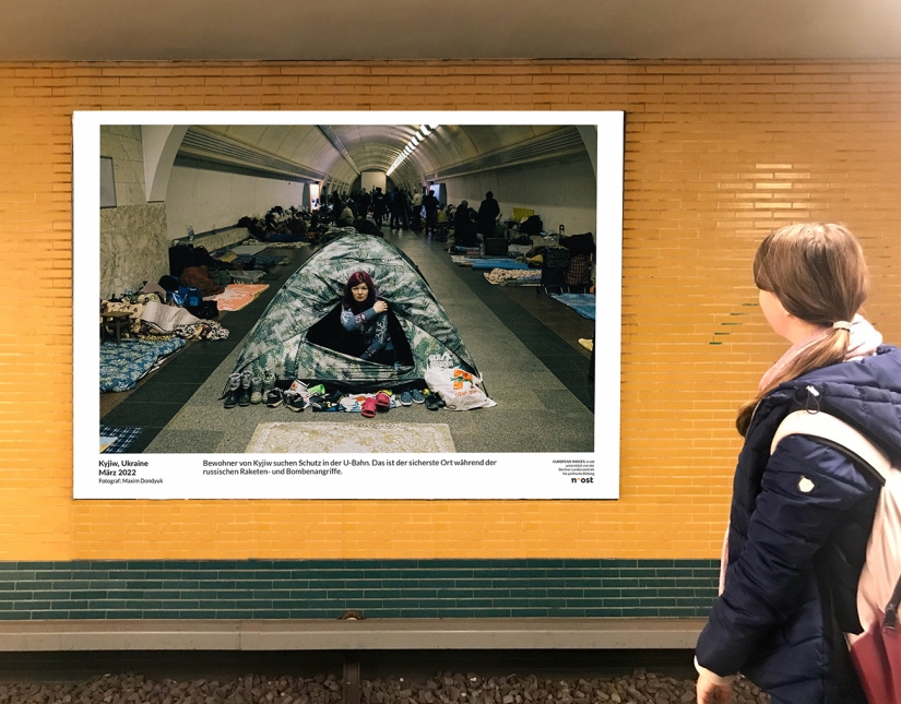 В берлинском метро выставили фото украинцев, которые прячутся от ракет