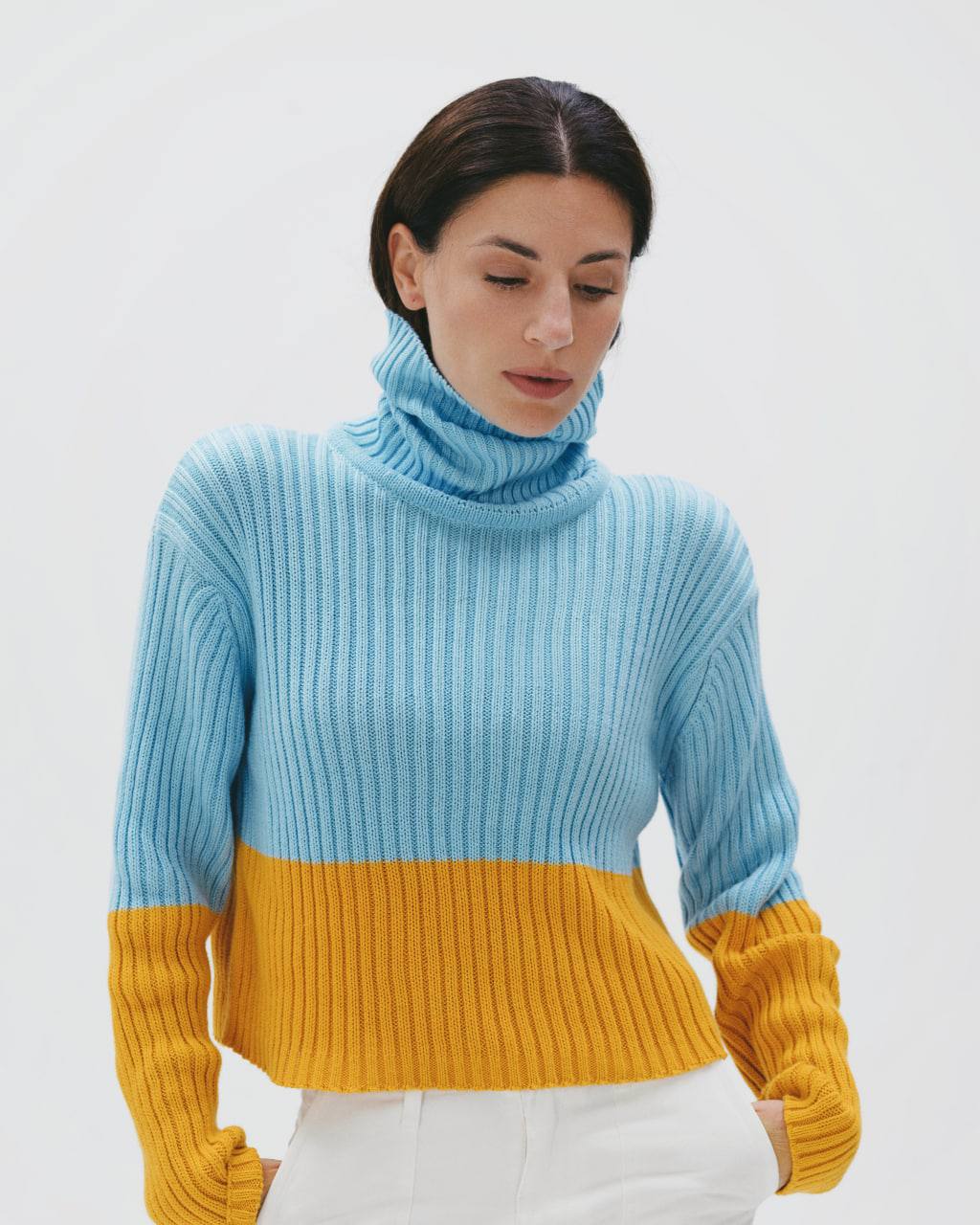 Бренд Bevza выпустил капсульную коллекцию желто-голубых свитеров