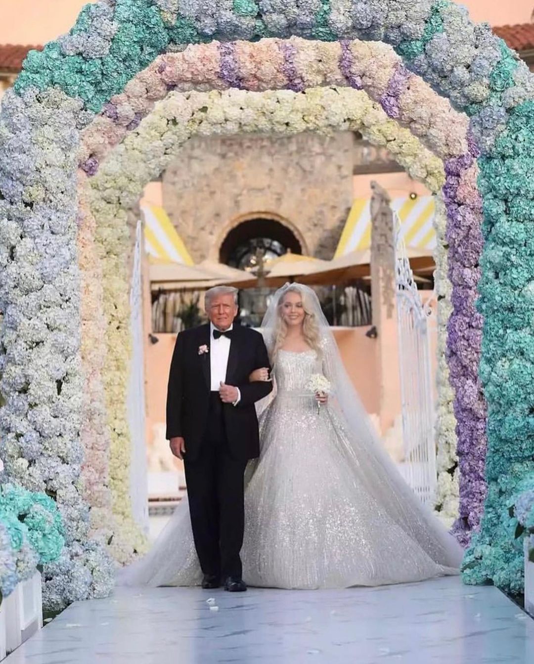 Молодша дочка Дональда Трампа вийшла заміж за мільярдера Майкла Булоса