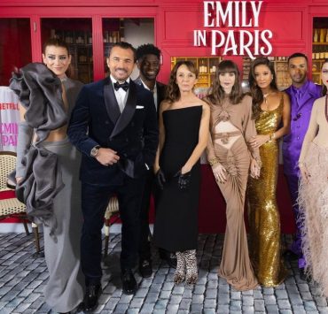Лілі Коллінз, Ешлі Парк та інші зірки на прем&#8217;єрі серіалу «Емілі в Парижі»