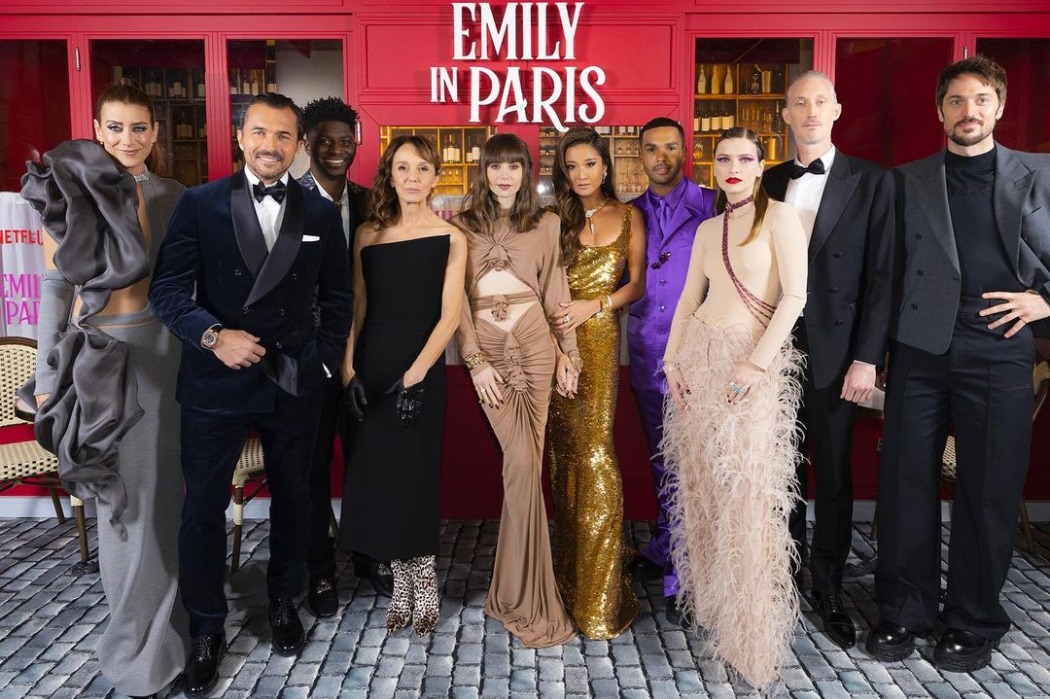 Лили Коллинз, Эшли Парк и другие звёзды на премьере сериала «Эмили в Париже»