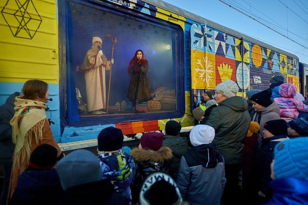 «Укрзалізниця» запустила поїзд святого Миколая