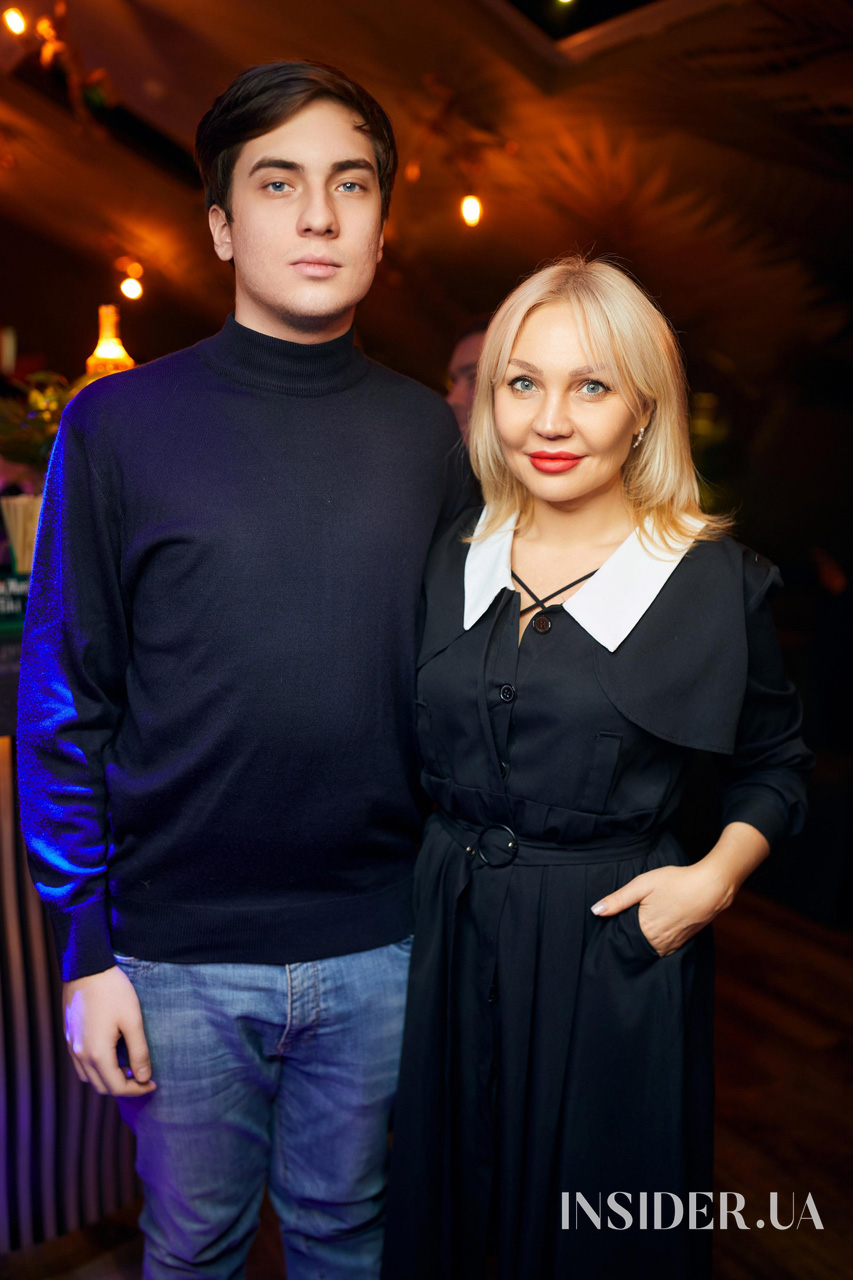 На підтримку «Азову»: у Києві відбувся черговий благодійний вечір «Твій вихід в світ»