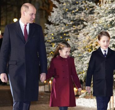 Рождественский family look: принц и принцесса Уэльские с детьми в Вестминстере