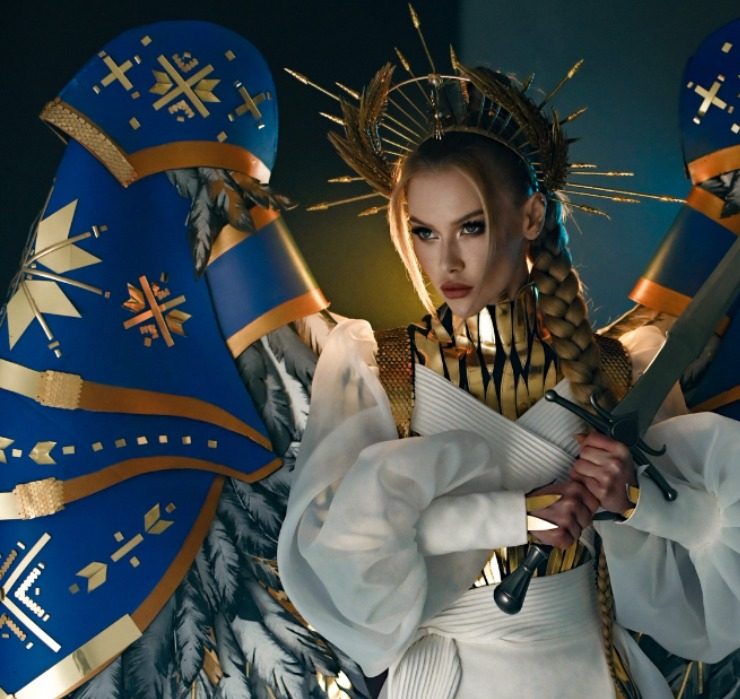 «Воїн Світла»: Вікторія Апанасенко показала національне вбрання для конкурсу «Міс Всесвіт» – 2022