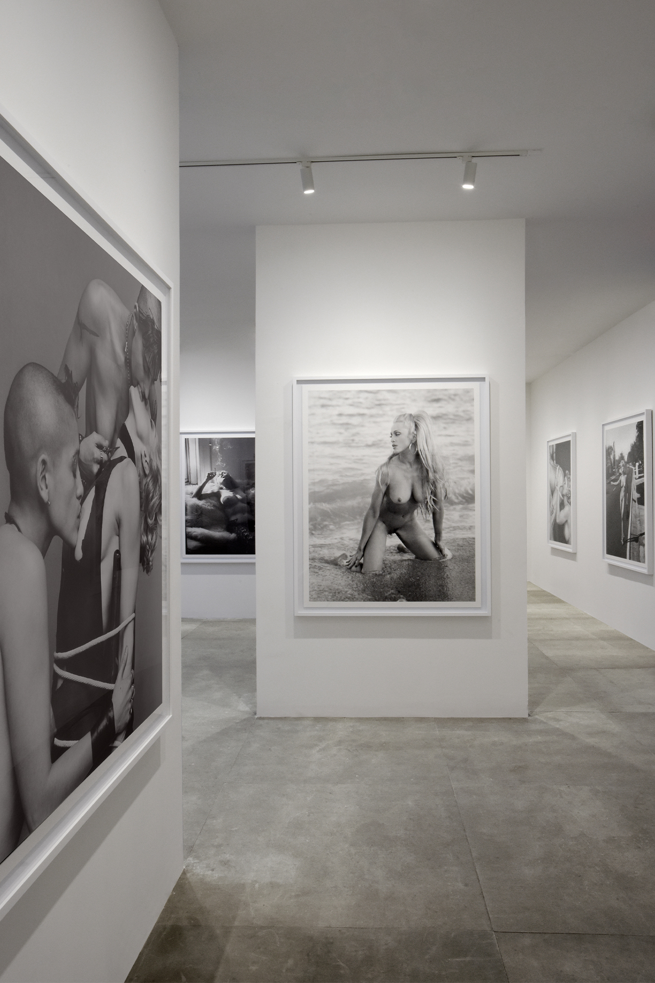 Как выглядит выставка Saint Laurent, посвященная Мадонне