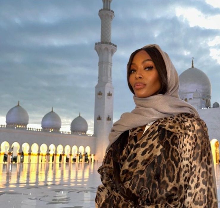 Рідкісні кадри: Наомі Кемпбелл із дочкою побувала у мечеті шейха Зайда