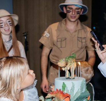 Динозаври і торт: ексдружина Олега Гусєва показала, як відзначила 8-річчя доньки