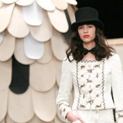 Бренд Chanel обмежив продаж товарів росіянам за кордоном