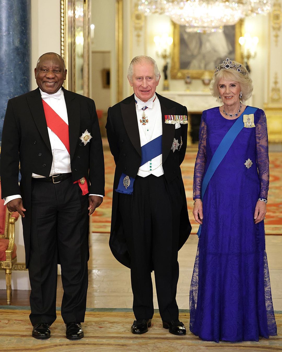 Королева Камилла наняла любимого дизайнера леди Ди для создания коронационного платья