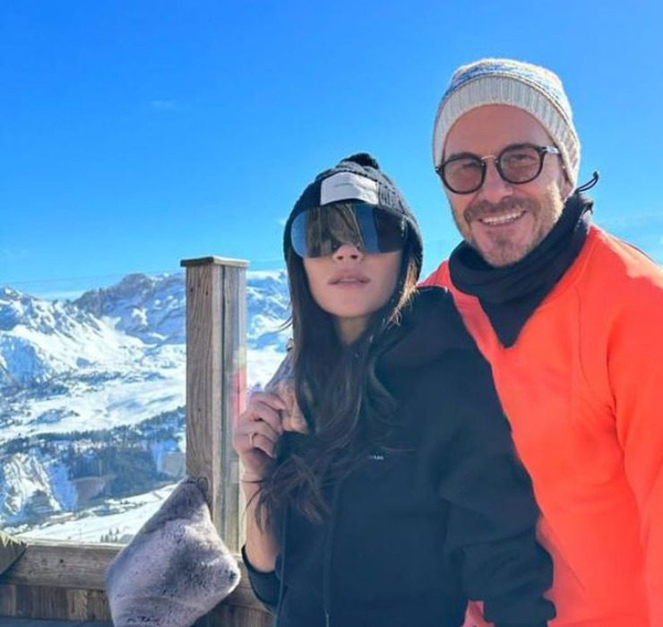 Дэвид и Виктория Бекхэм отправились в Альпы в комбо-нарядах Prada