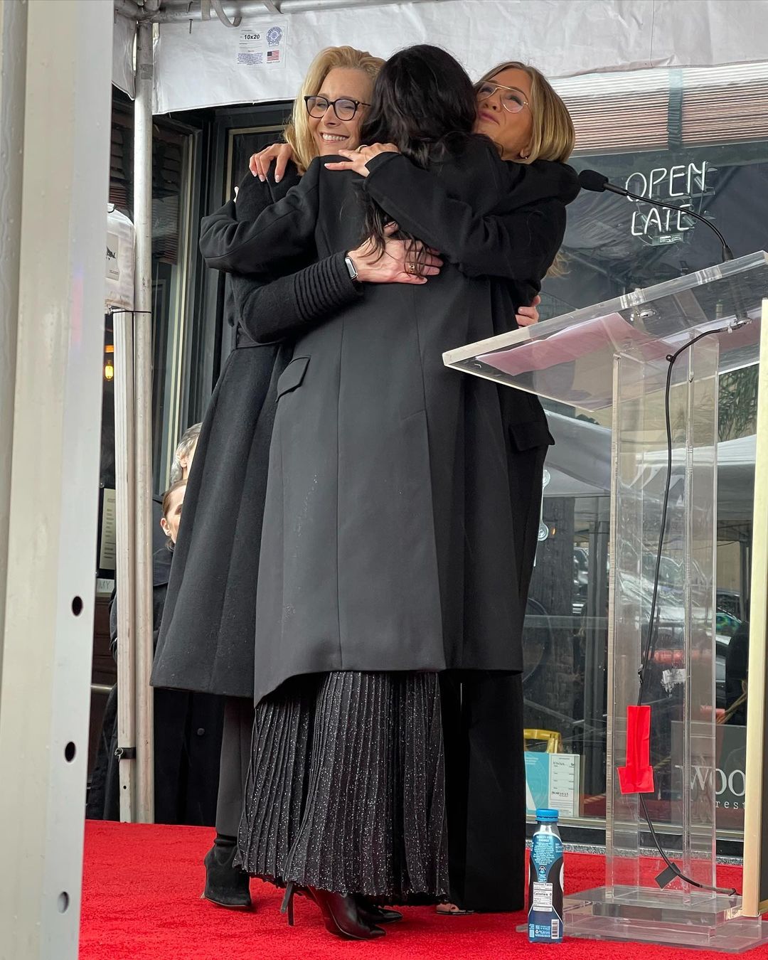 Дженніфер Еністон і Ліза Кудроу підтримали Кортні Кокс на «Алеї слави»