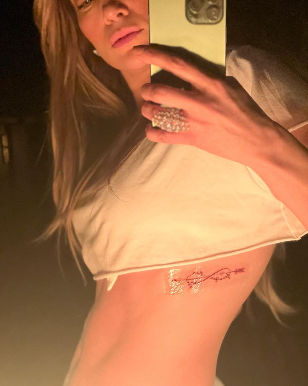 Дженніфер Лопес та Бен Аффлек відзначили День закоханих, зробивши татуювання