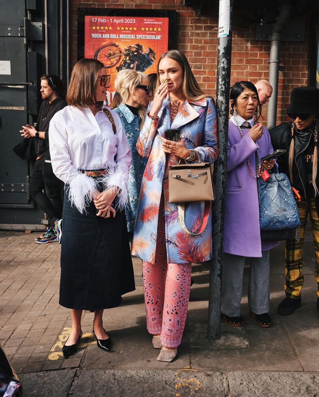 Головні streetstyle-образи Тижня моди в Лондоні